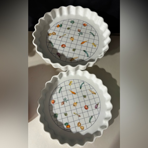 COPY - Like new, oven to table porcelain ware baking dish… quiche, tortes etc… … - Picture 4 of 8